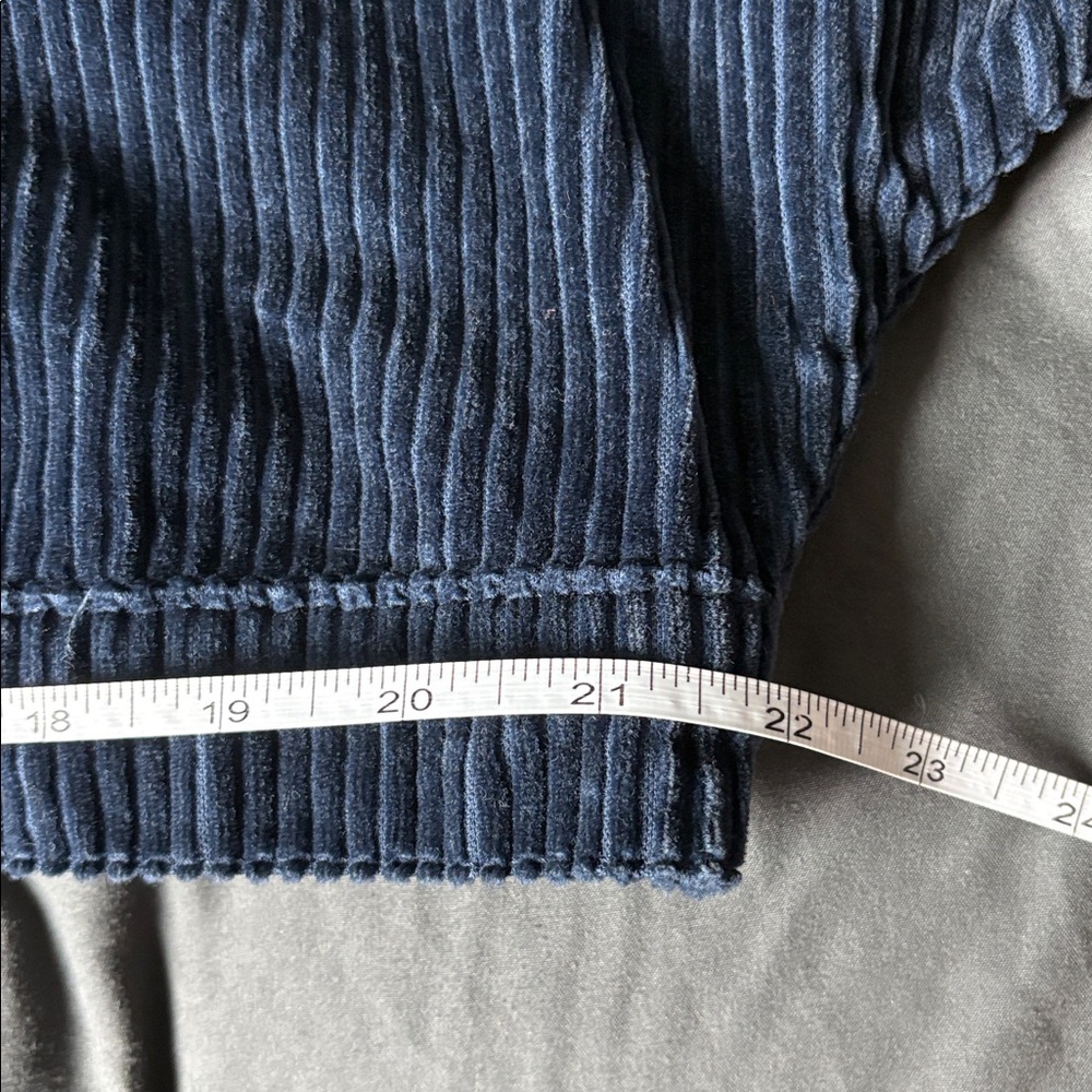 Levi's Dark Blue Corduroy Cropped Jacket - Picture 9 of 10